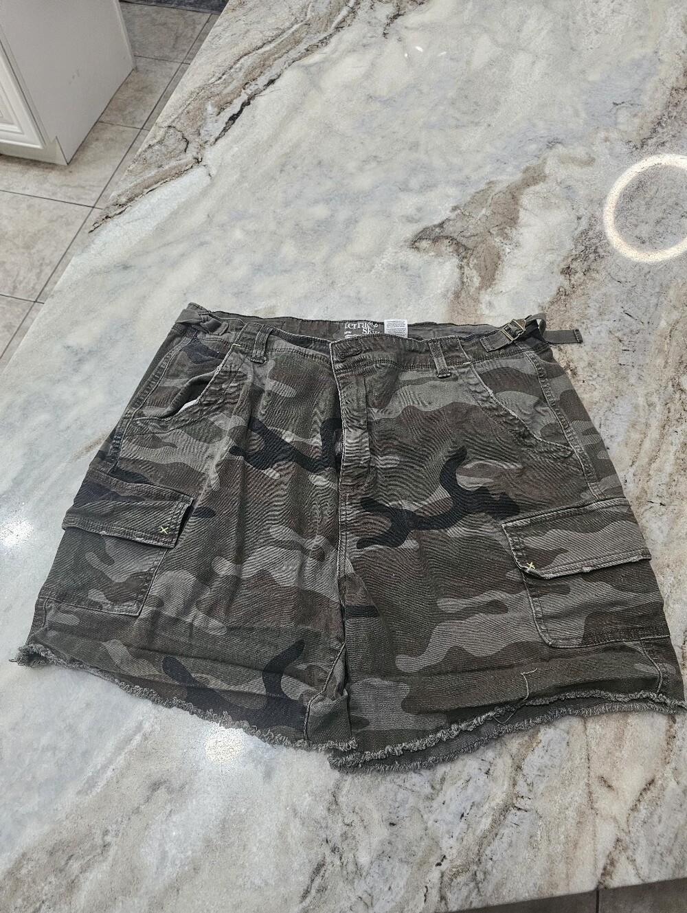 Terra & Sky Cargo Skater Shorts Distressed Camo Size 18W